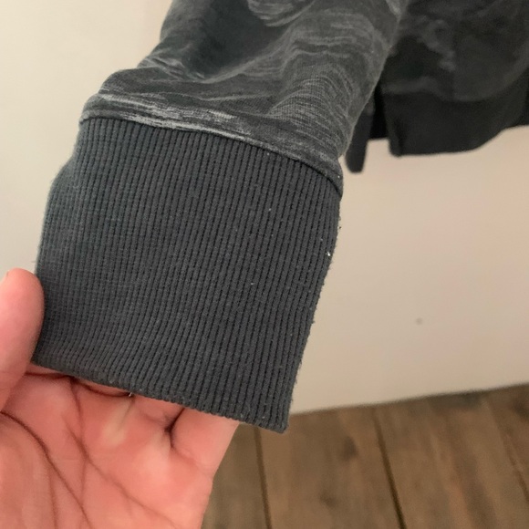 Woman’s very comfortable hoodie - Picture 4 of 10